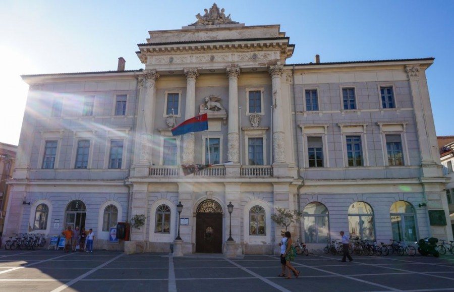Things to do in Piran Slovenia |Piran Town Hall | Slovenia Travel Bog