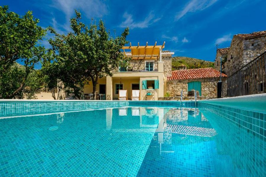 Dubrovnik Hotels, Apartments & Villas With Pools Chasing the Donkey