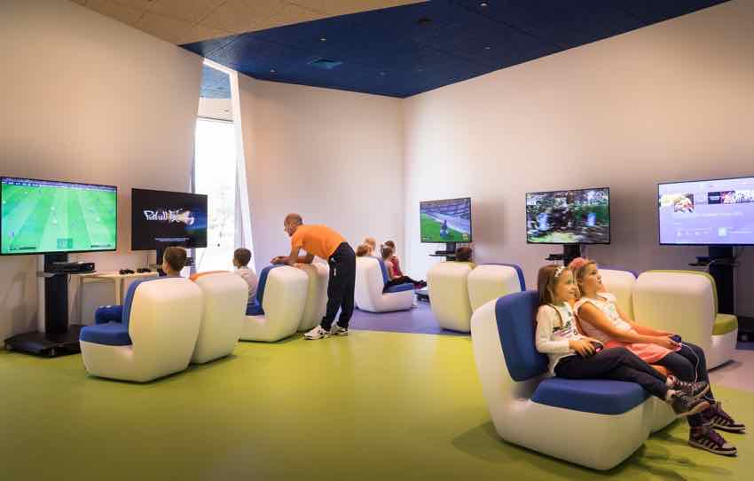 Family Hotel Amarin: Games Room