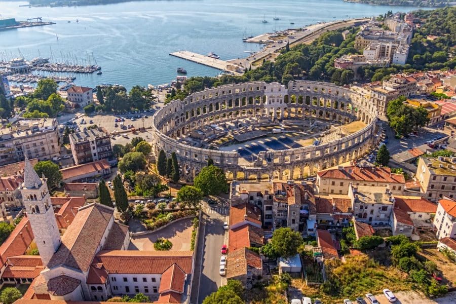 Pula, Istrie.  Conduire de Zagreb à Dubrovnik