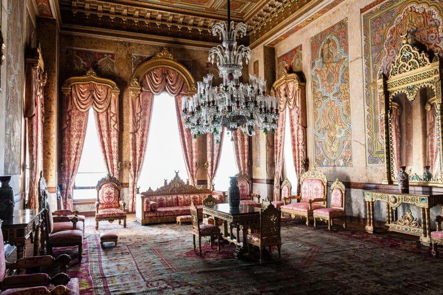Palaces of Istanbul - The opulent interior of Beylerbeyi Palace, Istanbul _Depositphotos_381821648_S