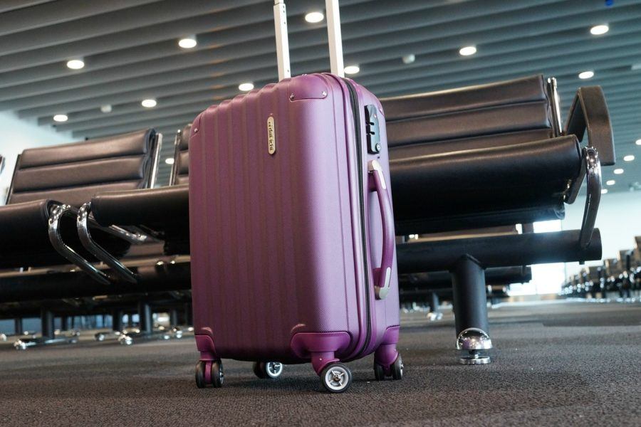 Luggage at the Airport_Best Travel Scales for Luggage Reviews_COVER