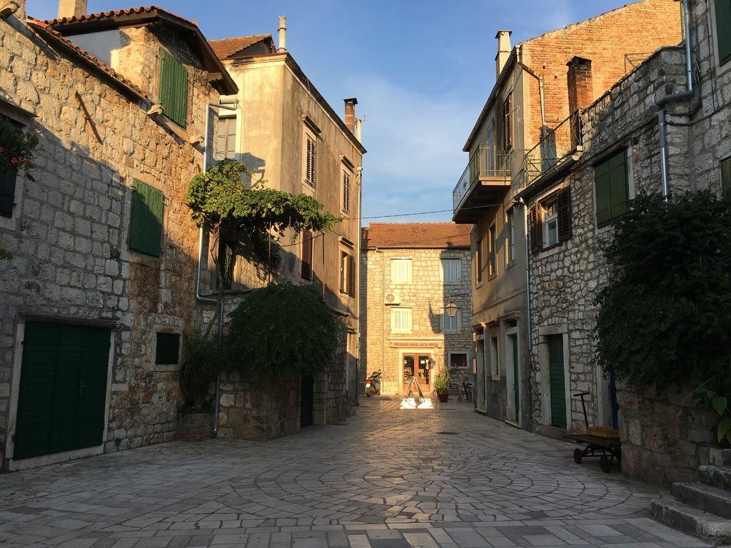 Golden hour Stari Grad