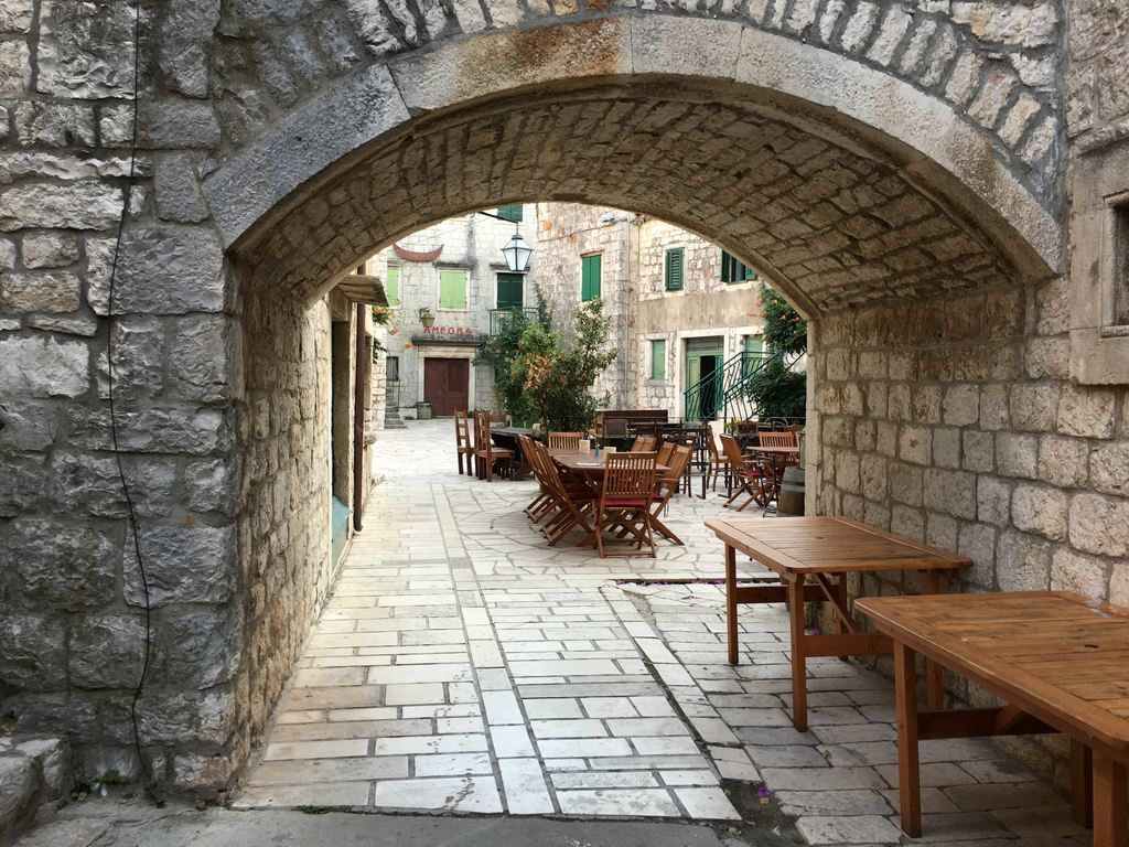 Stari Grad arch
