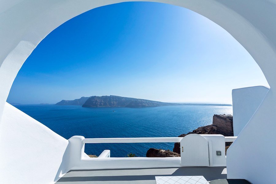 best place to stay in santorini greece