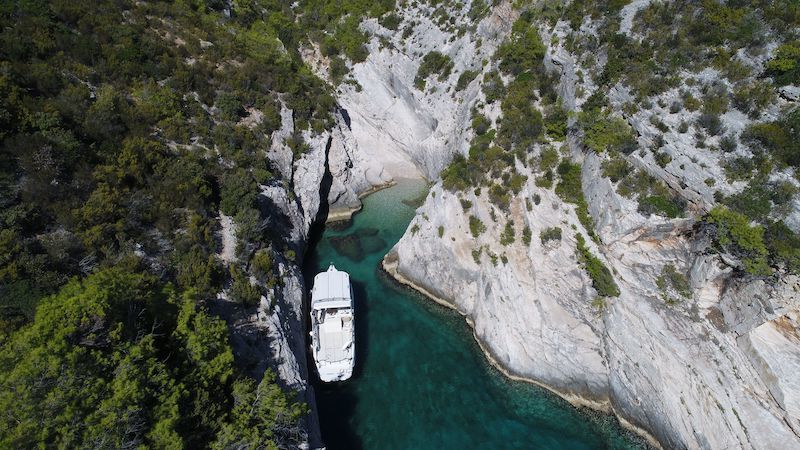 HVARBOATS_Enzo in smallest beach, island of Vis