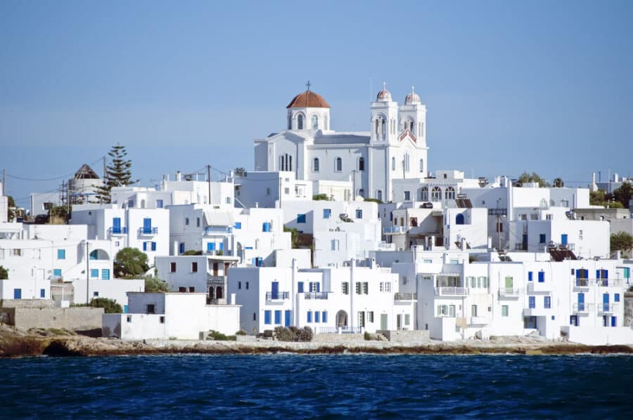 Paros Island Guide - White washed buildings