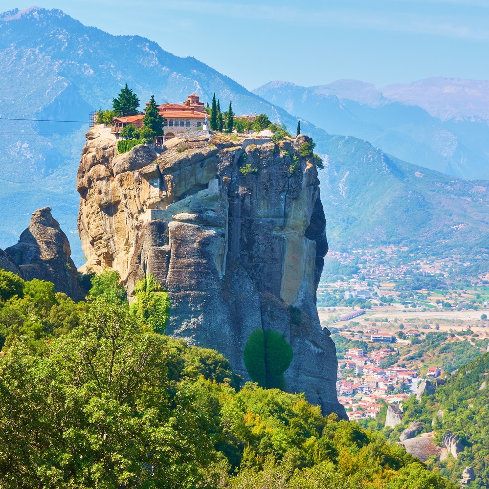 how to visit the monasteries in meteora