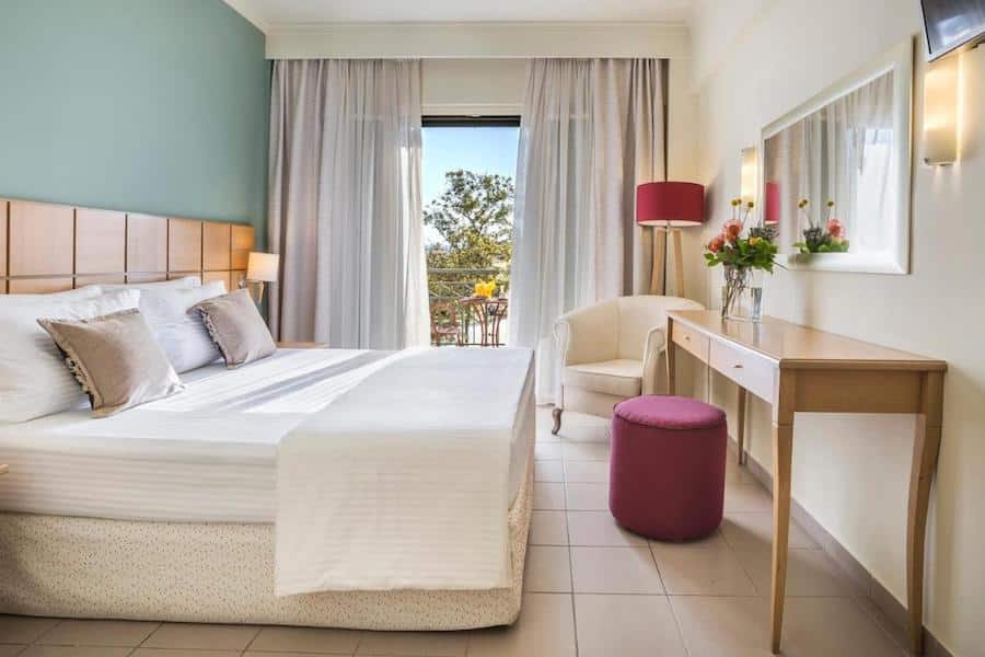 Greece Travel Blog_Where To Stay In Kefalonia_Ionian Plaza Hotel