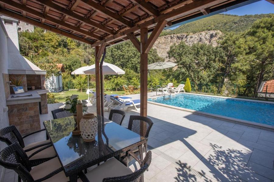 Montenegro Travel Blog_Guide To Herceg Novi_Apartments Gvozdenovic