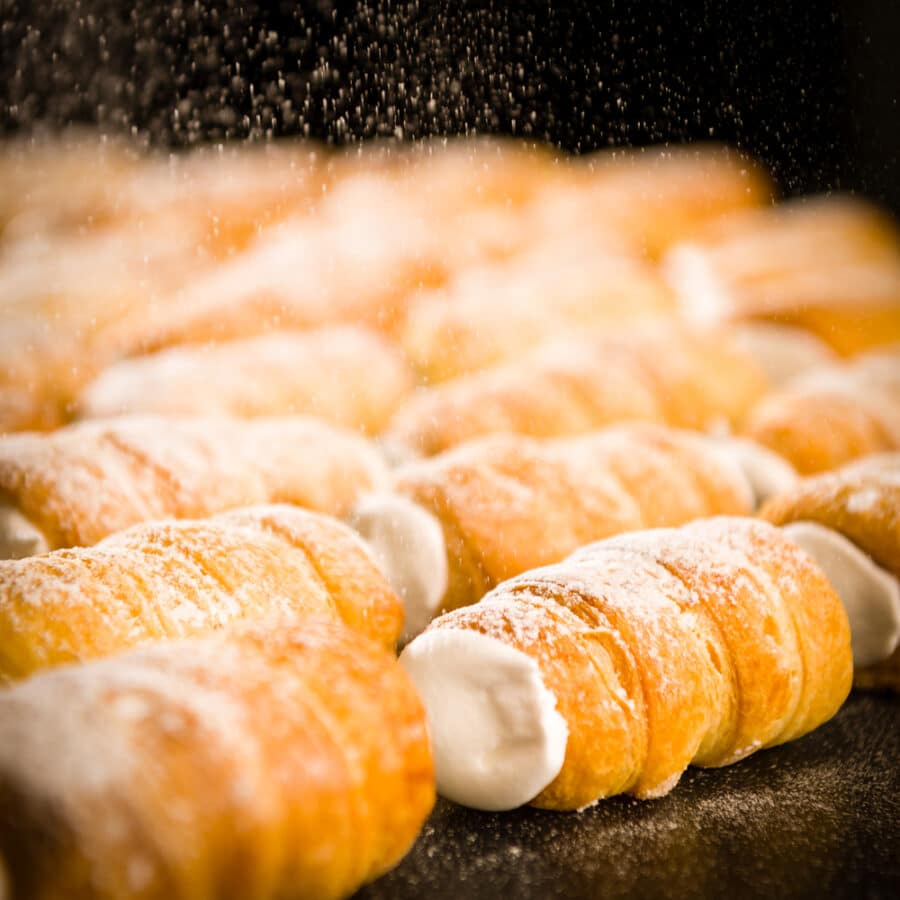 Funiiki s Krem - Cream Or Custard Filled Pastry Horns 