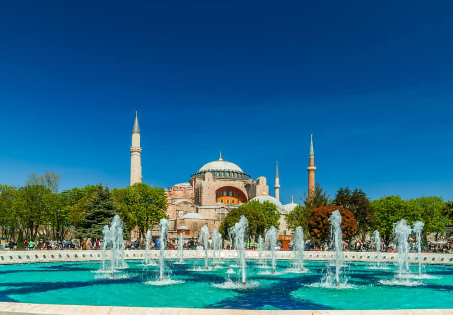 Mosquée Sainte-Sophie sur la place Sultanahmet, Istanbul, Turquie
