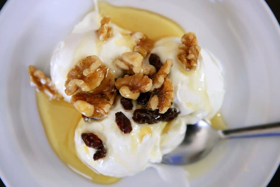 Bulgarian Kiselo mlqko s orehi i med- Yogurt With Honey, Fruit & Nuts