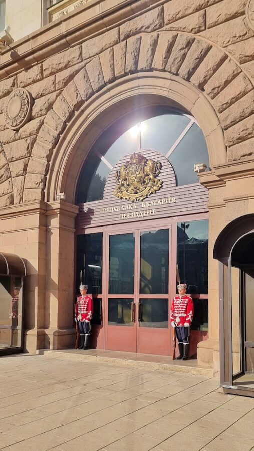 Things to do in Sofia - The guards in front of the Presidency building