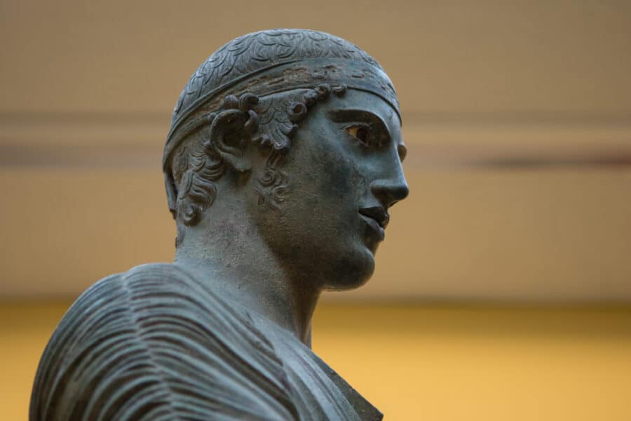 Famous Greek Statues - Heniokhos