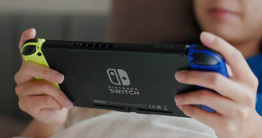 The Best Travel Gadgets To Keep You Entertained = Nintendo Switch