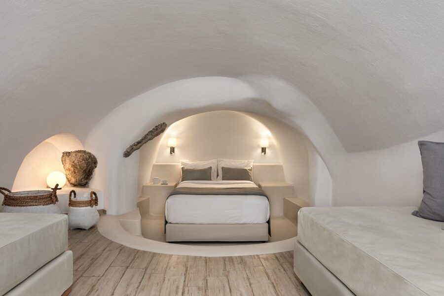 Santorini Honeymoon Hotels_aqua-luxury-suites