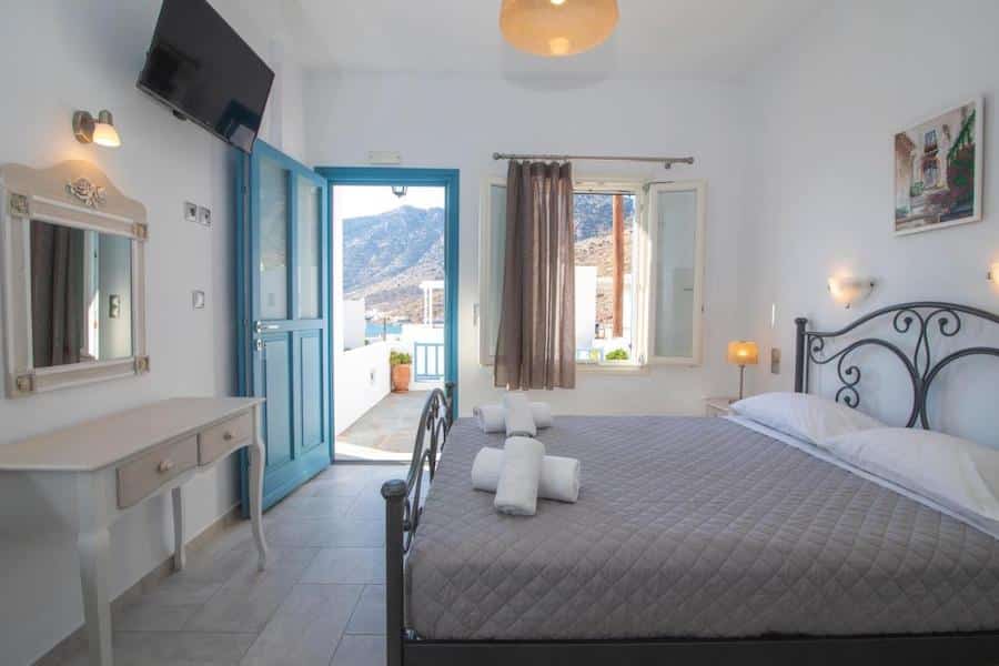 Greece Travel Blog_Sifnos Island Guide_KAMARADO STUDIOS