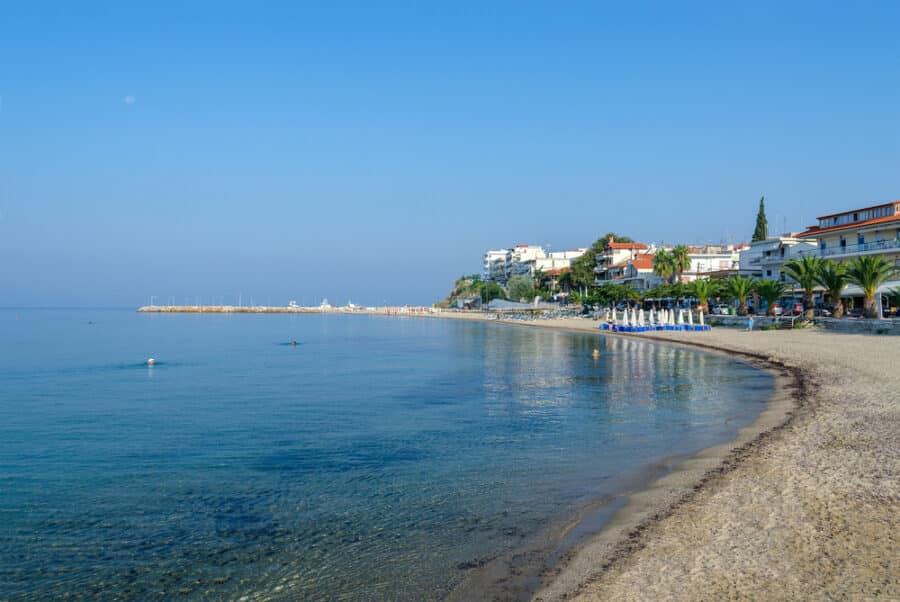 Best beaches in Thessaloniki - Nea Kallikratia Beach 