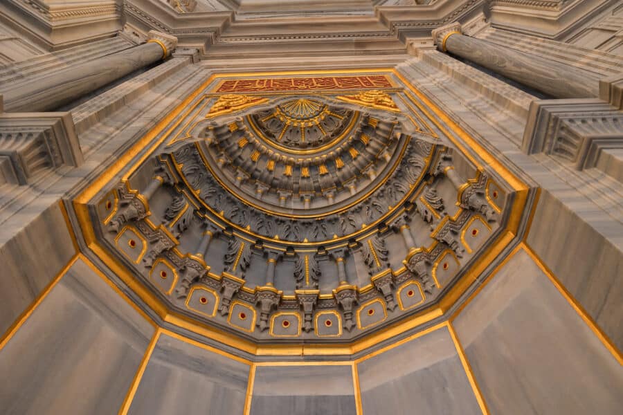 Best mosques in Istanbul - Marble decorations of the mihrab of Nuruosmaniye Mosque.