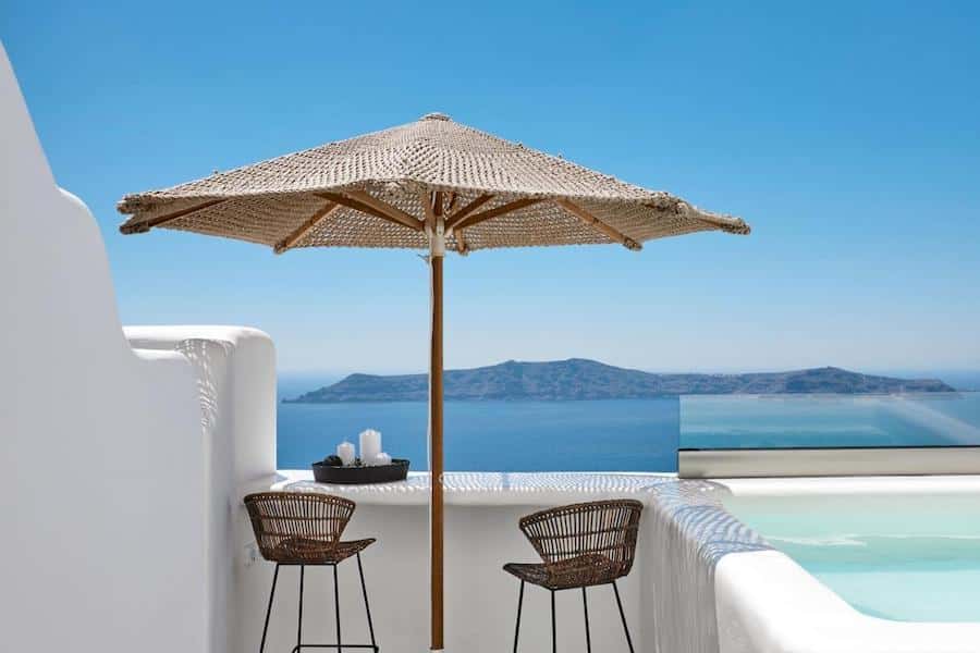Greece Travel Blog_Best Places To Stay In Santorini_U & ME SUITES
