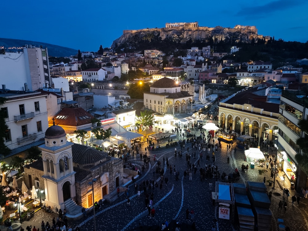 3 Days In Athens - Athens at night in Monastiraki Square